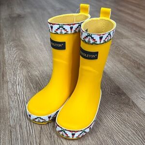 Pendleton Vibrant Yellow rain boots size 7-8 toddler. NEW
